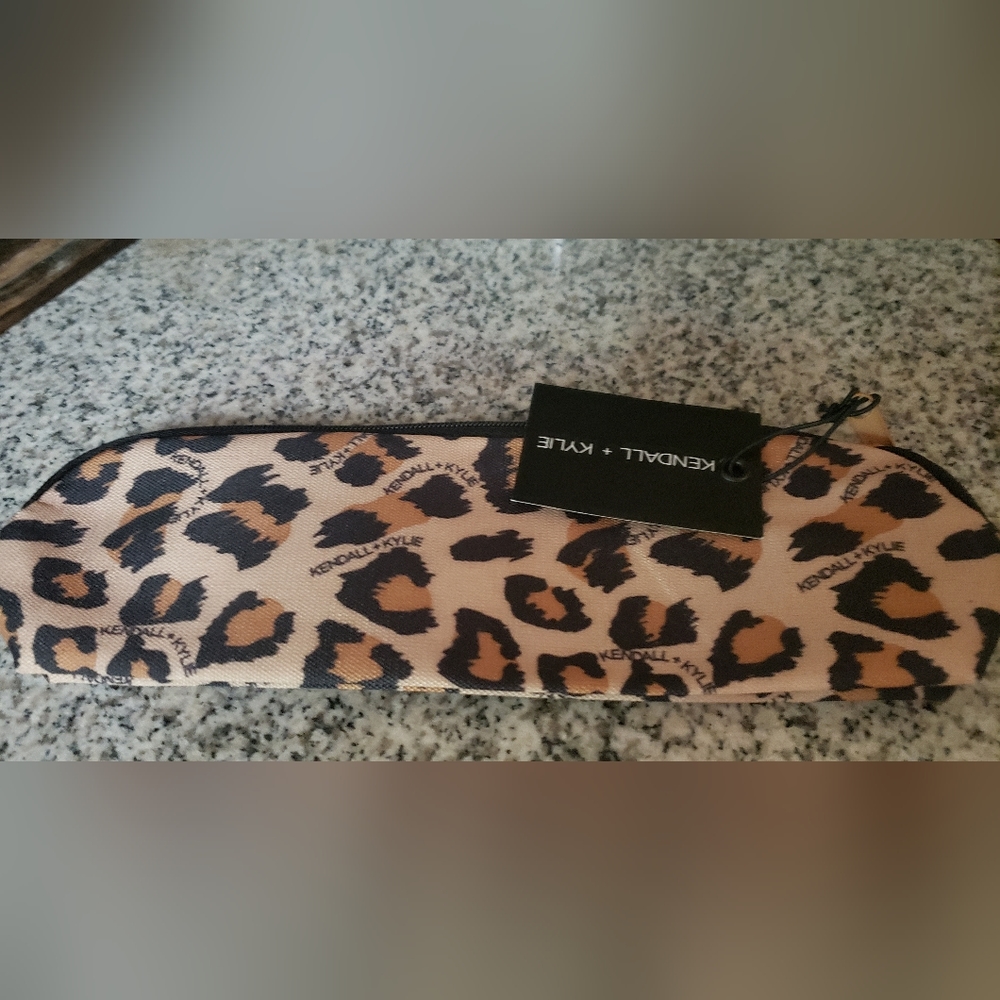 Kendall & Kylie mini makeup bag
